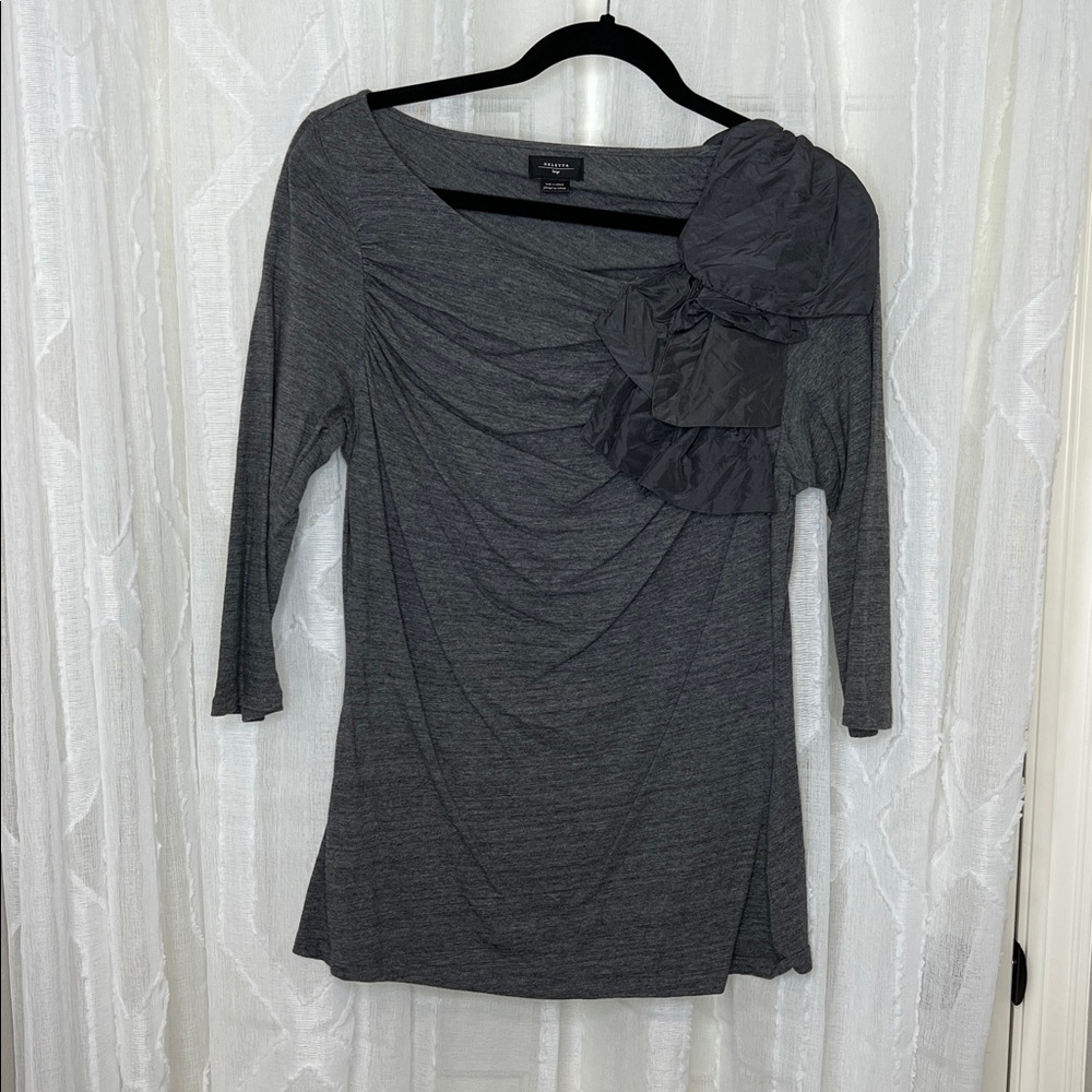 Deletta Anthropologie Ruffle Shoulder Boho Top | Gray | Size Large